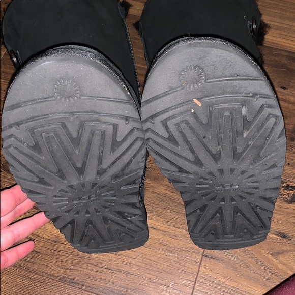 Tall black button Uggs - Picture 4 of 4